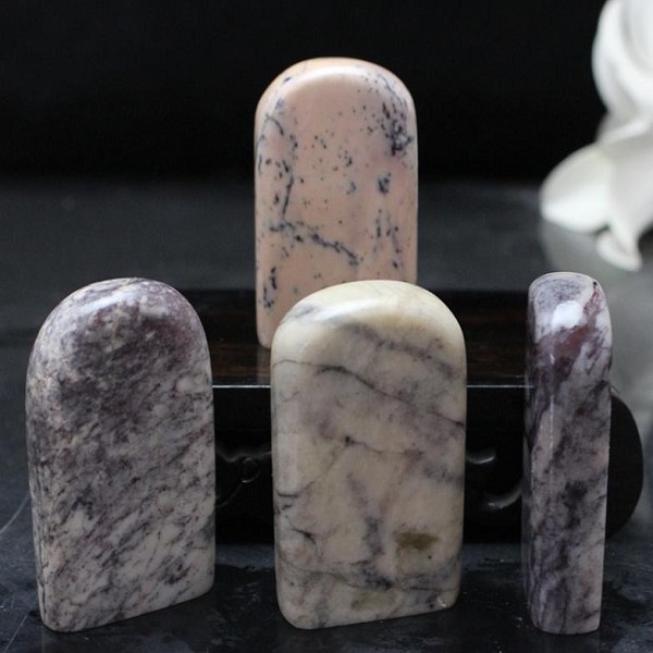 伊犁石详细介绍:特点 历史 - 新疆伊犁特产 - 特色谷